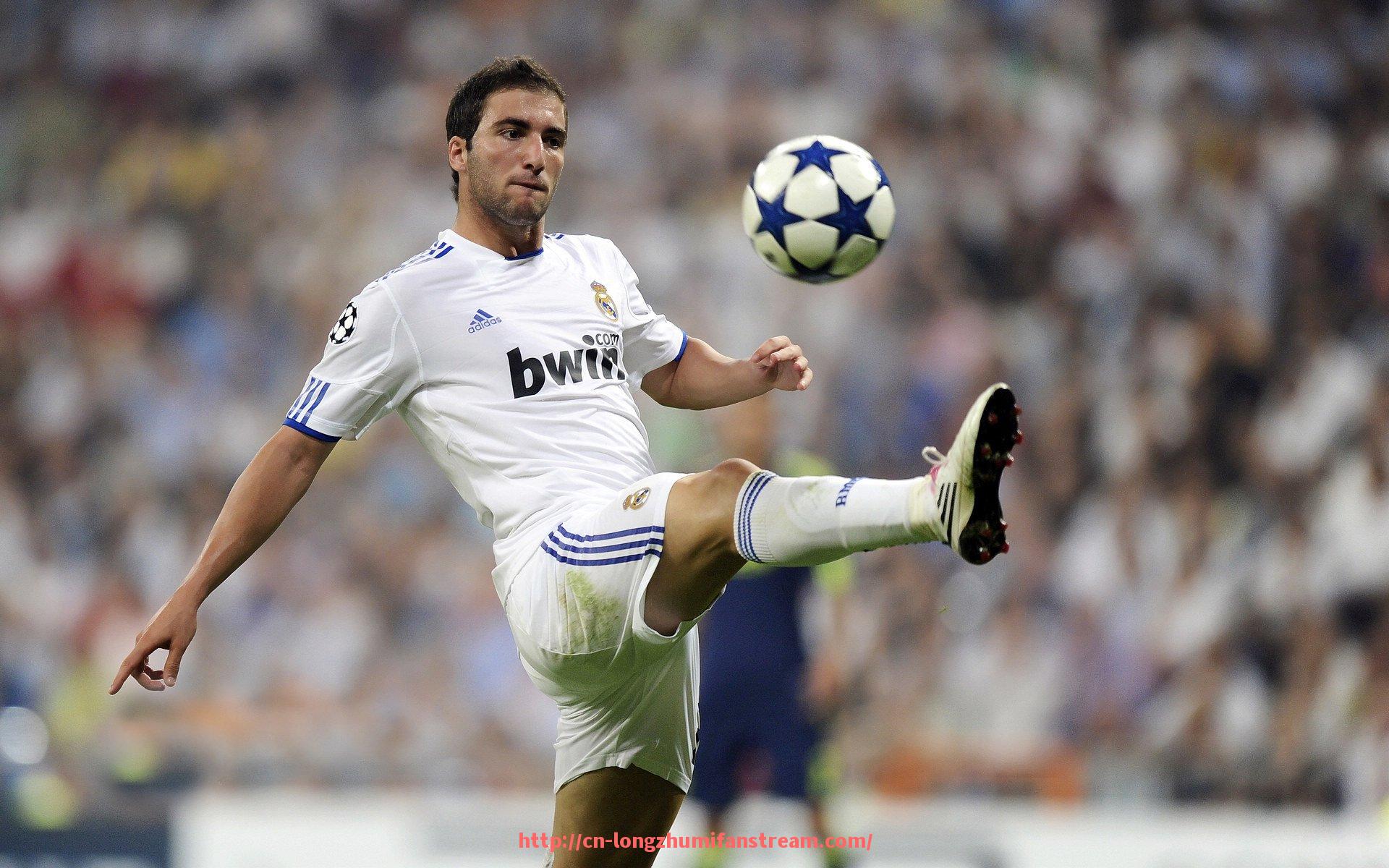 龙珠直播-世俱杯球队球员防守稳健表现与防线稳定性的关联研究